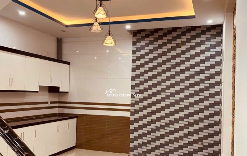 Sập sàn – Bán nhà 6 tầng ngõ 68 Nguyễn văn Linh, phường Thạch Bàn – 30 m2, giá 4,xx tỷ.